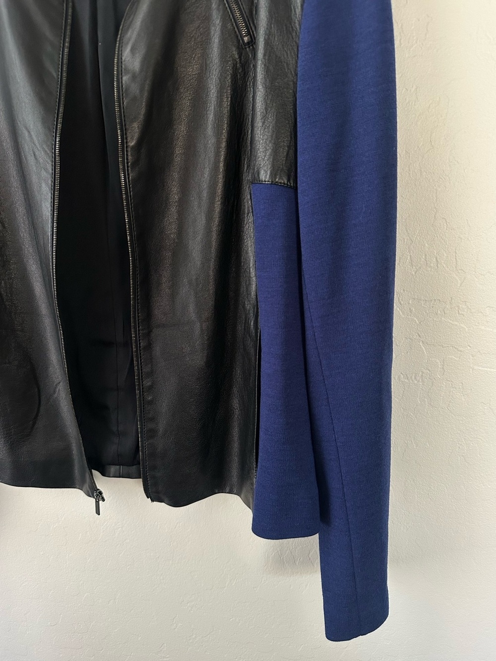 St. John Black Leather & Navy Moto Zip Front Jacket Size 10 - Picture 5 of 7